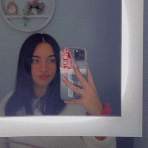 Meet your Posher, Daniela